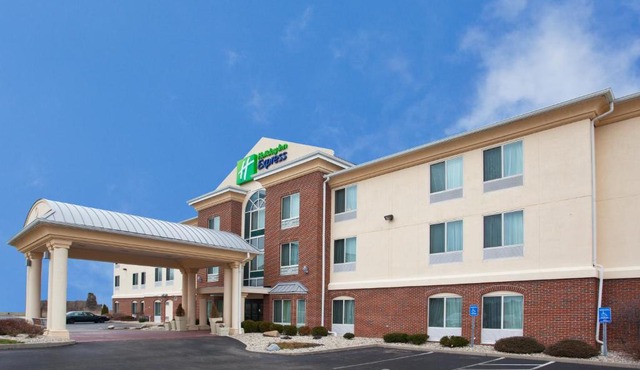 Holiday Inn Express Hotel & Suites Cincinnati-Blue Ash by IHG