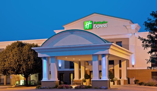 Holiday Inn Express Indianapolis Airport by IHG