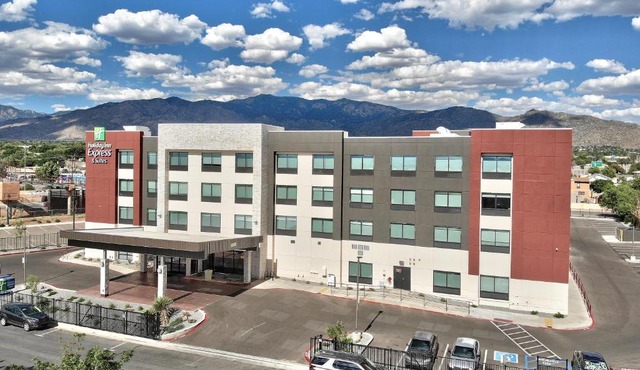 Holiday Inn Express & Suites - Albuquerque East by IHG