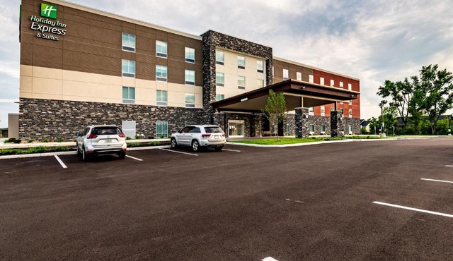 Holiday Inn Express & Suites Dayton East - Beavercreek by IHG