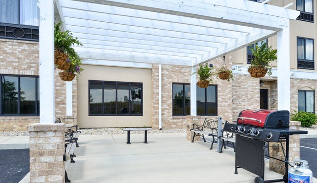 Holiday Inn Express & Suites Greenfield by IHG