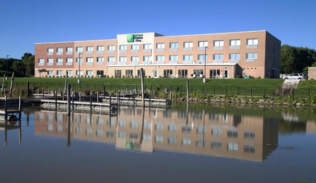 Holiday Inn Express & Suites Port Huron by IHG