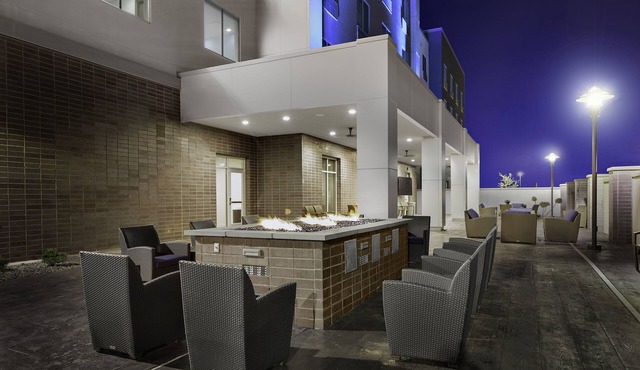 Holiday Inn Express & Suites Lubbock Central - Univ Area by IHG