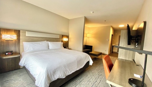 Holiday Inn Express & Suites Elyria by IHG
