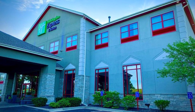 Holiday Inn Express & Suites - Olathe North by IHG