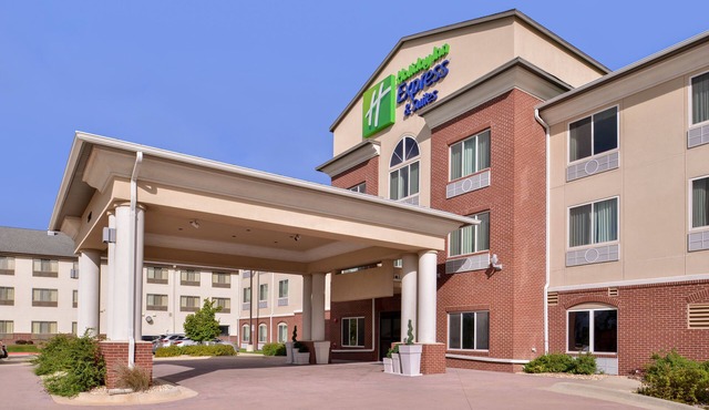 Holiday Inn Express & Suites Emporia Northwest by IHG