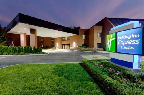 Holiday Inn Express & Suites Mentor - Banquet Center by IHG