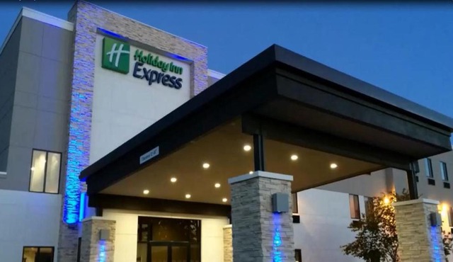 Holiday Inn Express & Suites - Oklahoma City Airport by IHG