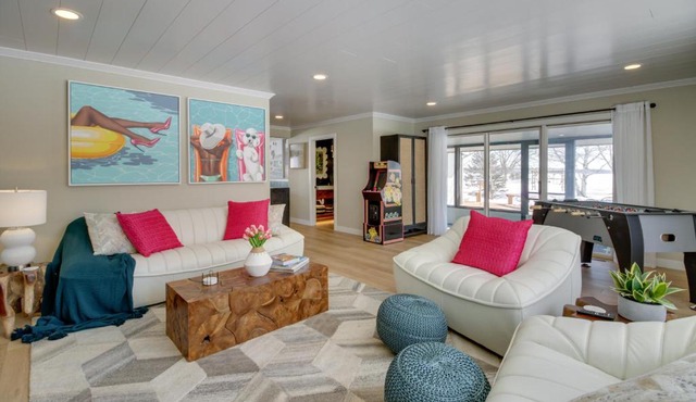 Home Rental on Detroit Lake: Dock, Game Room!