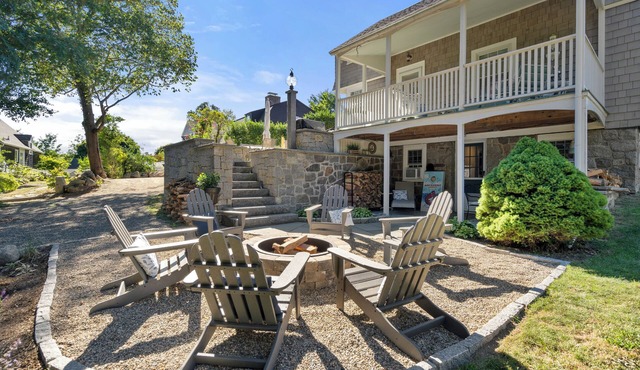 Home w/firepit l Walk to Bearskin Neck+Beach
