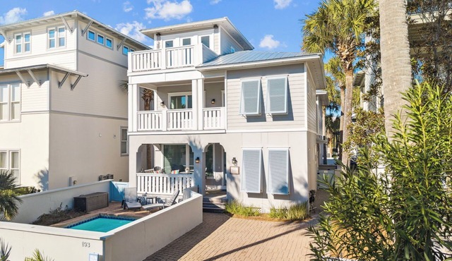 Home with Private Pool, Beach Access, Outdoor Shower, Grill and Bikes