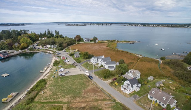 Homeport - Modern oceanfront cottage overlooking quintessential Mackerel Cove