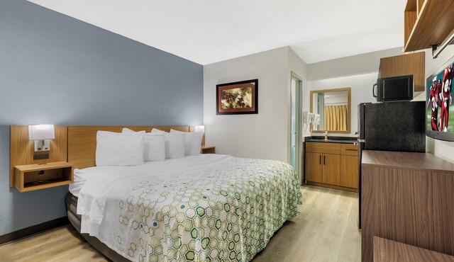 HomeTowne Studios by Red Roof Buffalo - Niagara Airport