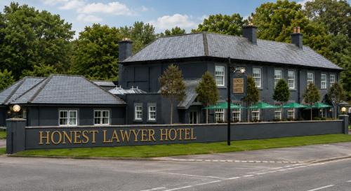 Honest Lawyer Hotel