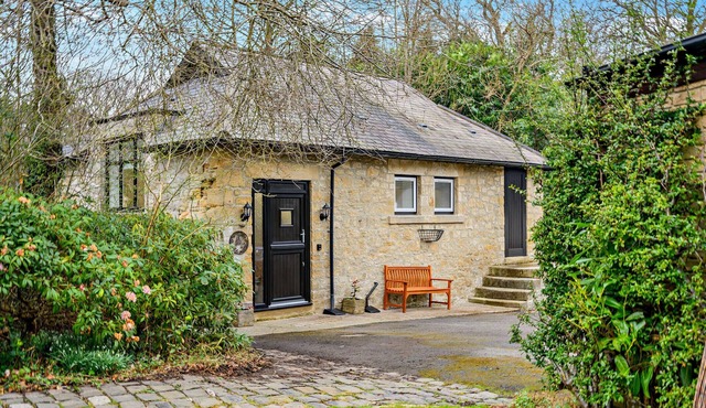 Honey Hirst - Two Bedroom House, Sleeps 4