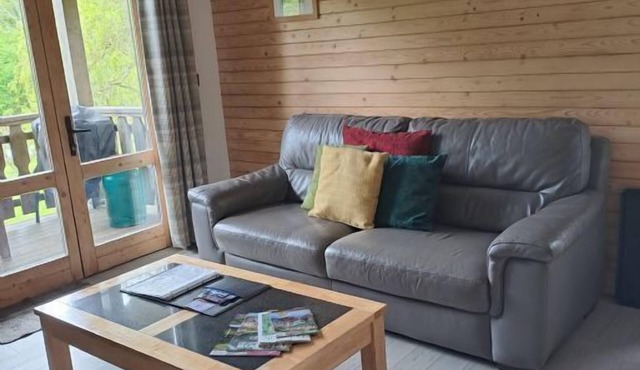 Honeysuckle Single Storey Log Cabin, sleeps up to 4