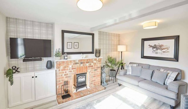 Host & Stay | 19 West End