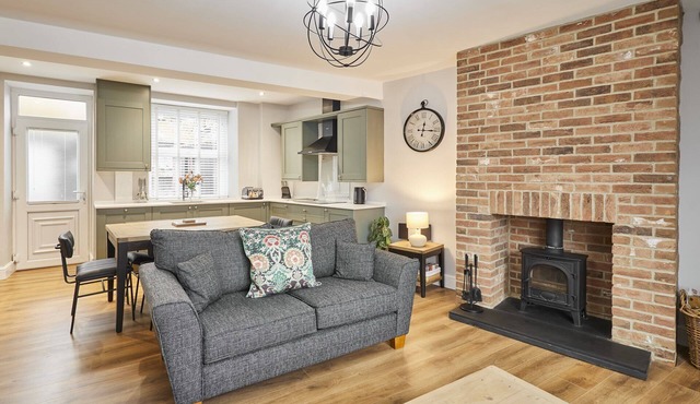Host & Stay | Cedar Cottage
