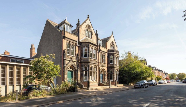 Host & Stay | Chatsworth Townhouse II