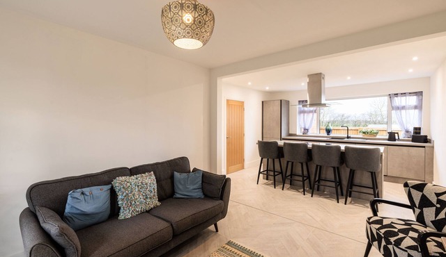 Host & Stay | Hawthorn Bank