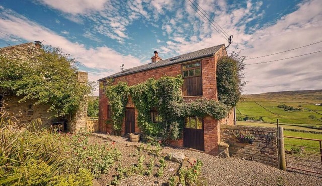 Host & Stay | The Red Brick Barn