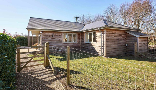 Host & Stay | Toad Cottage