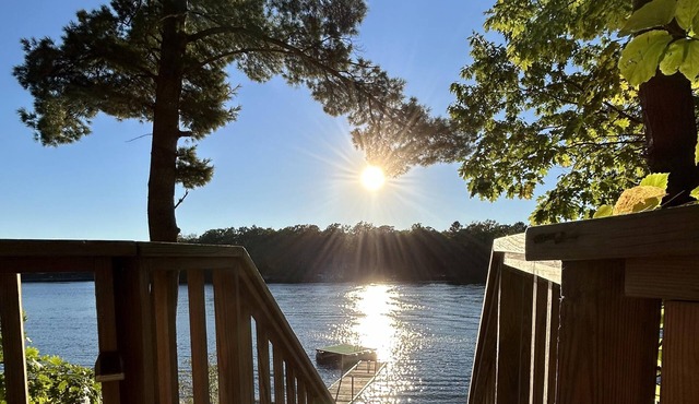 Hot Tub Escape - Peaceful Lake Cabin-Kayaks, Canoe, Pedalboat - Pet friendly