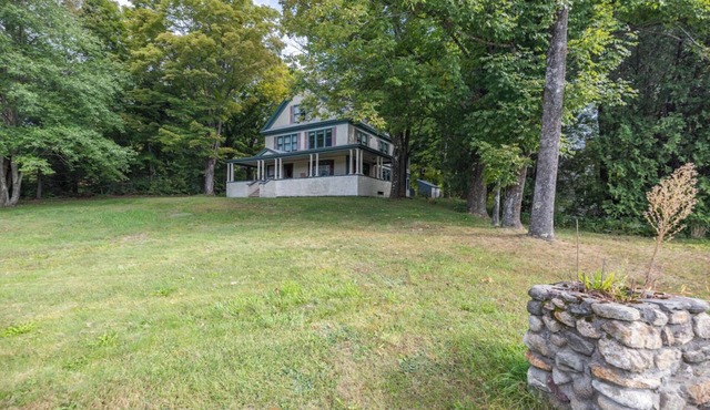Hot Tub, Huge Yard, Central, Large Groups Welcome!