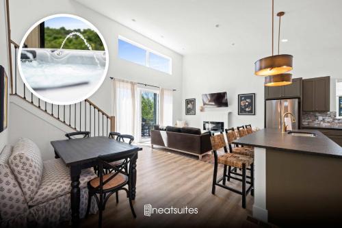Hot Tub Private King Suites 4BR 3BA Near Ark