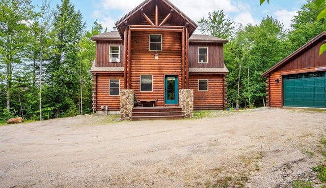 Hot Tub & Sauna! 3 Min to Sunday River, Sleeps 15!