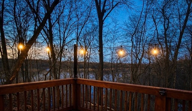 Hot Tub & Seasonal Views of Lake Cumberland