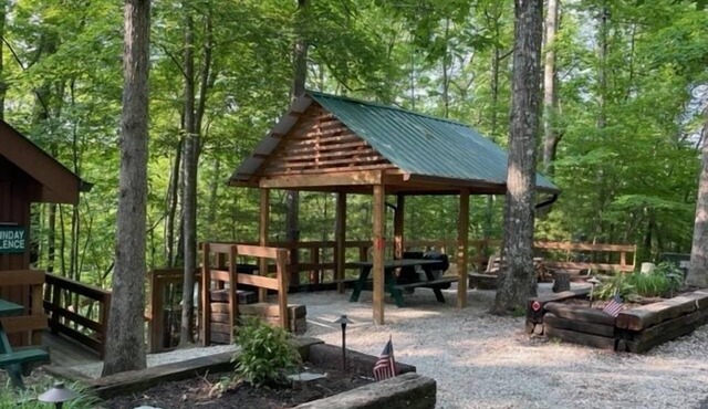 Hot Tub, WiFi & Pets - Sunday Silence in Red River Gorge, KY!