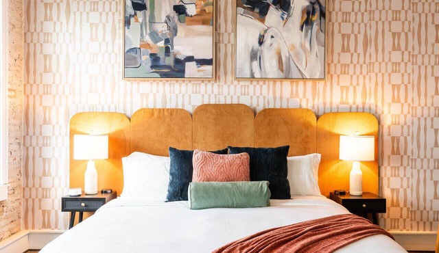 Hotel California - KING BED LOFT