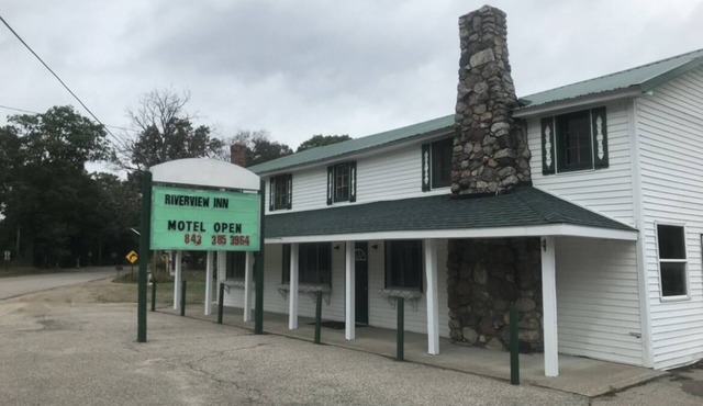 Hotel room with Ausable River access 2 queen beds
