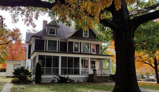 HOUSE - 1st & 2nd Floor 5 bedrooms, 2 BATHROOMS 4,000 sq ft NO use of 3rd floor