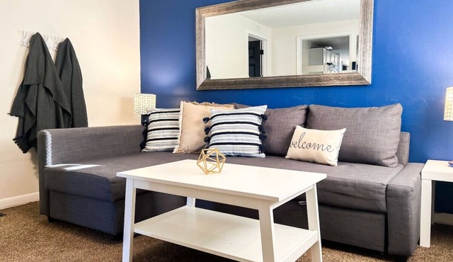 House: 4 Beds + Sofa Bed, Sleeps 7, Big Driveway
