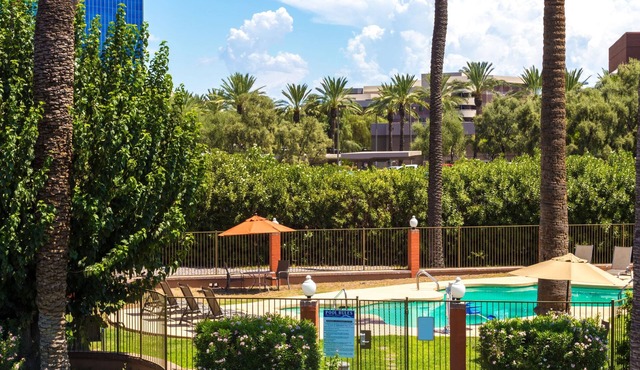 Howard Johnson by Wyndham Phoenix Airport/Downtown Area