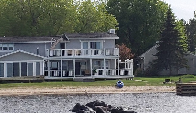Huge beach front family-friendly dream house