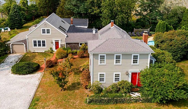 Huge Family Friendly Estate~Pool, Near Bay Beaches