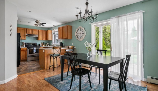 Huge New Townhome 10mins from the Beach