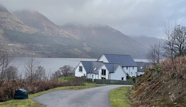 Hunters Lodge, 5 Corries Stunning Loch side property
