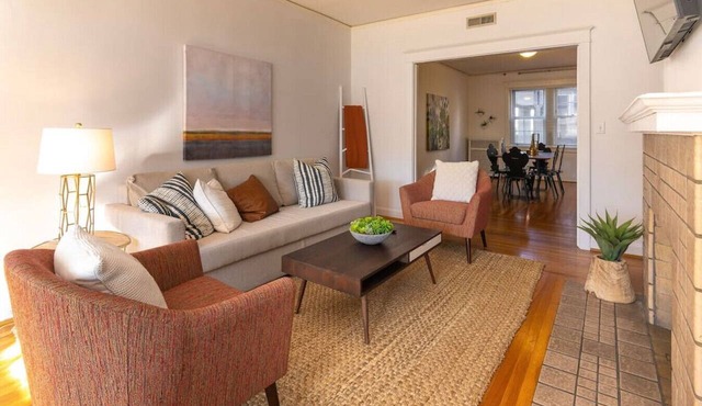 Hyde Park Comfort with Office | Near Everything