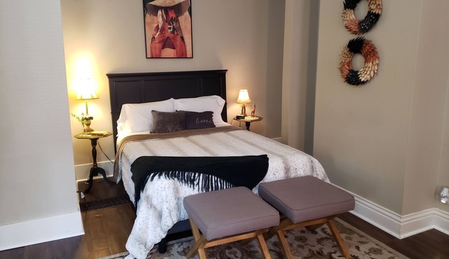 I'd Stay Here! Travel Nurses, Free Off-Street Parking, Washer/Dryer in unit!