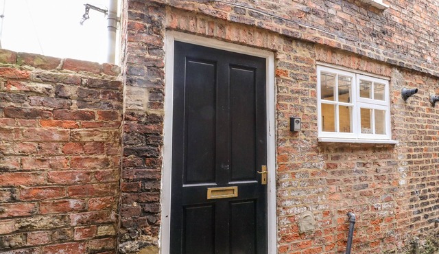 ICKLE PICKLE COTTAGE, pet friendly in Thirsk