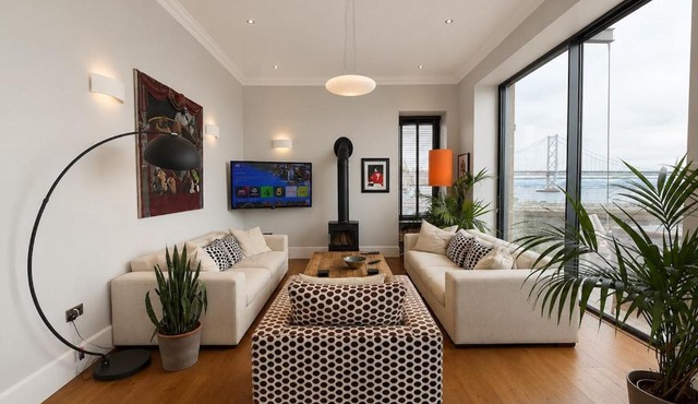 Iconic beachfront appt - 3 bed on High the Street