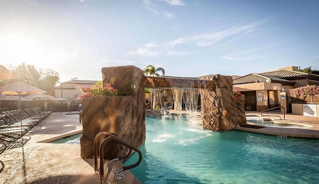 Ideal Mix of Comfort and Value! Swimming Pool, Full Kitchen, Free Parking!