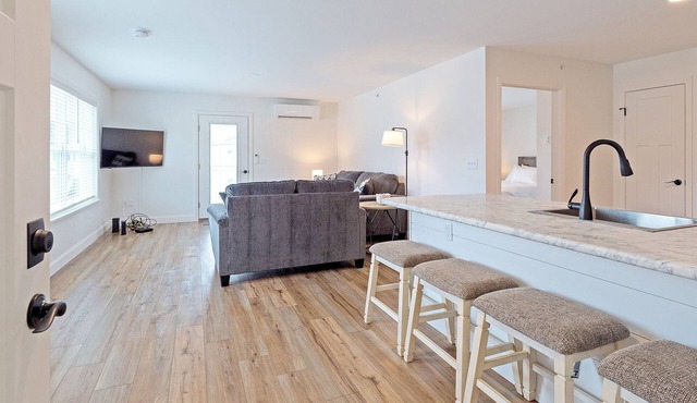 Idyllic 1BD, 1BA Oasis: Only 3mi to Bates & CMCC
