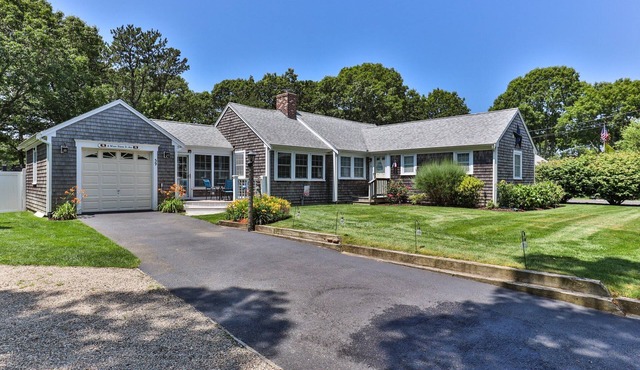 Immaculate 4 Bedroom/2 Bath (less than .5 miles to the beach) w/Central AC