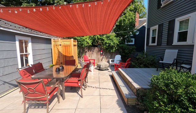 In-Town Kennebunk - walk to cafes/restaurants/shops, beaches minutes away