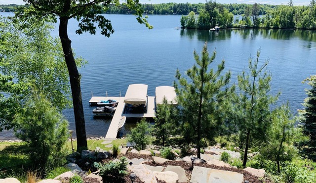 Incredible Gull Lake Views - Close to Everything